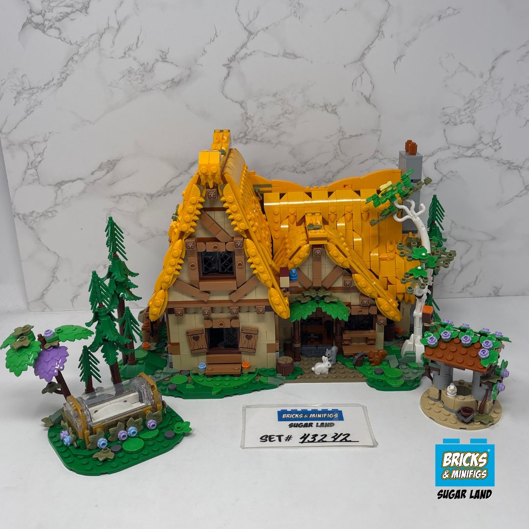 43242 - Snow White and the Seven Dwarfs' Cottage (U2)