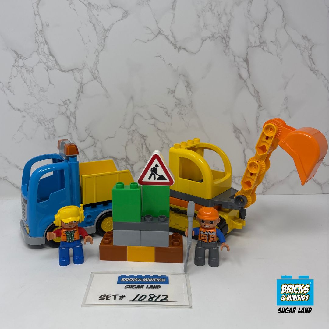10812 - Truck & Tracked Excavator (U)