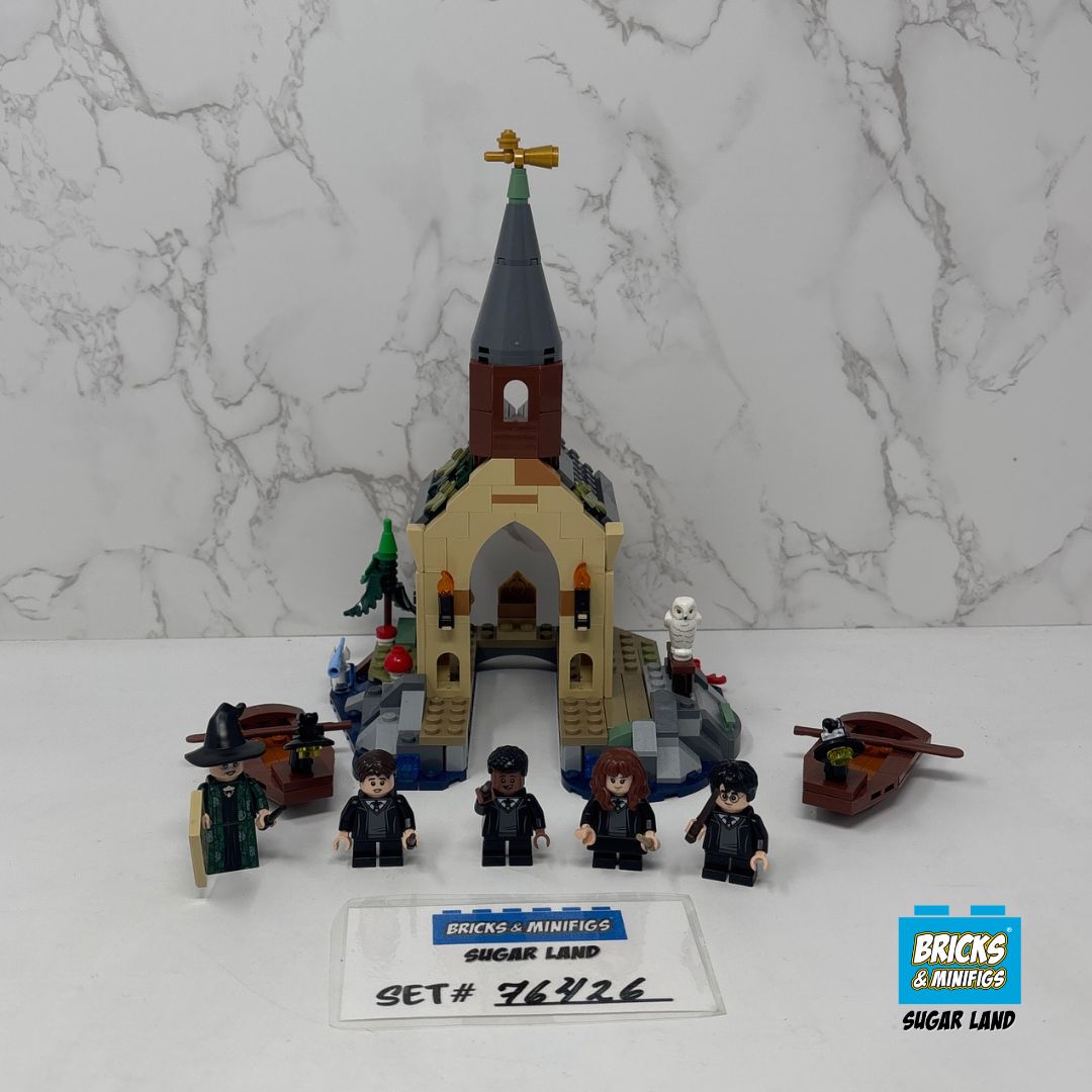 76426 - Hogwarts Castle Boathouse (U)