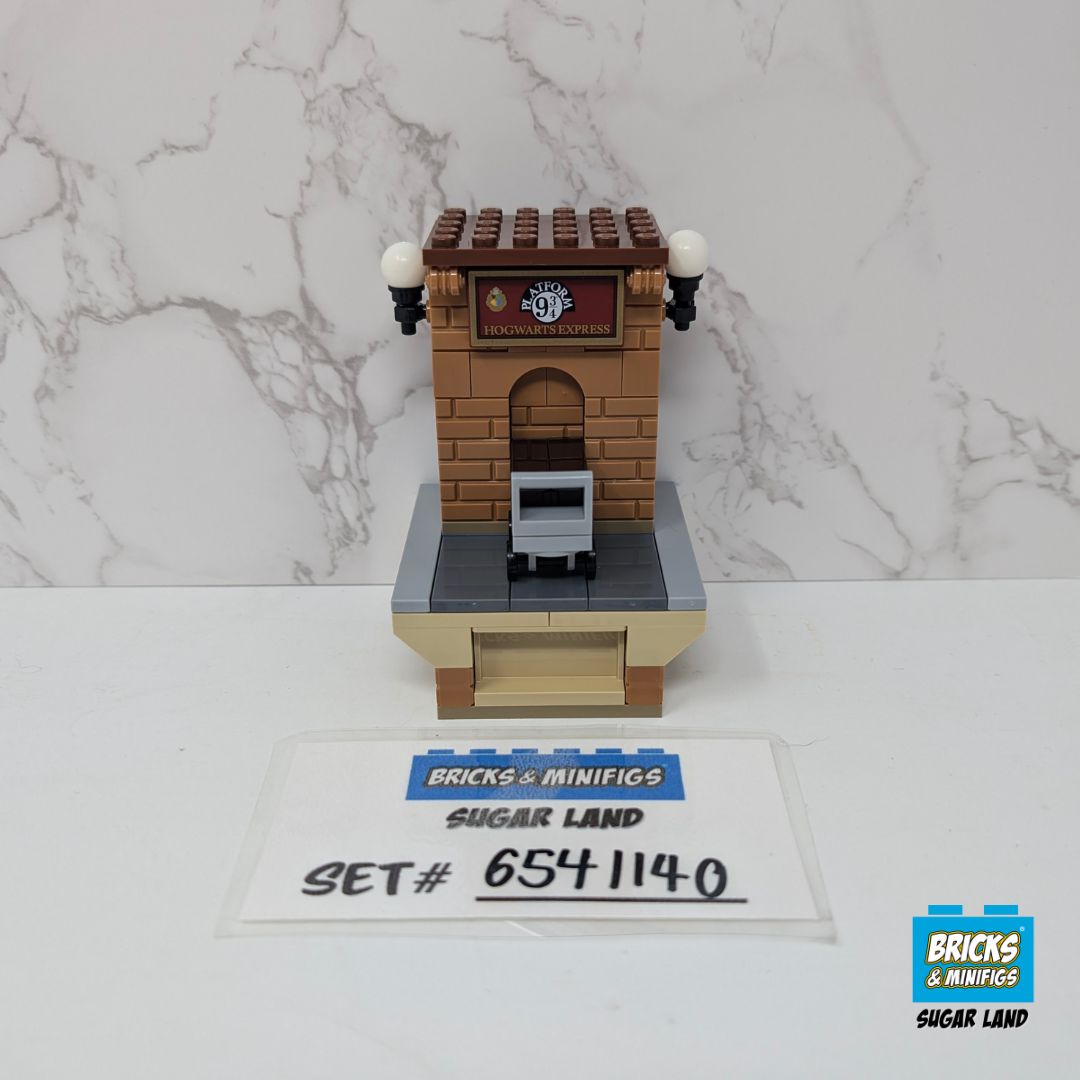 6541140 - Platform 9 3/4 - Barnes & Noble Exclusive (U)