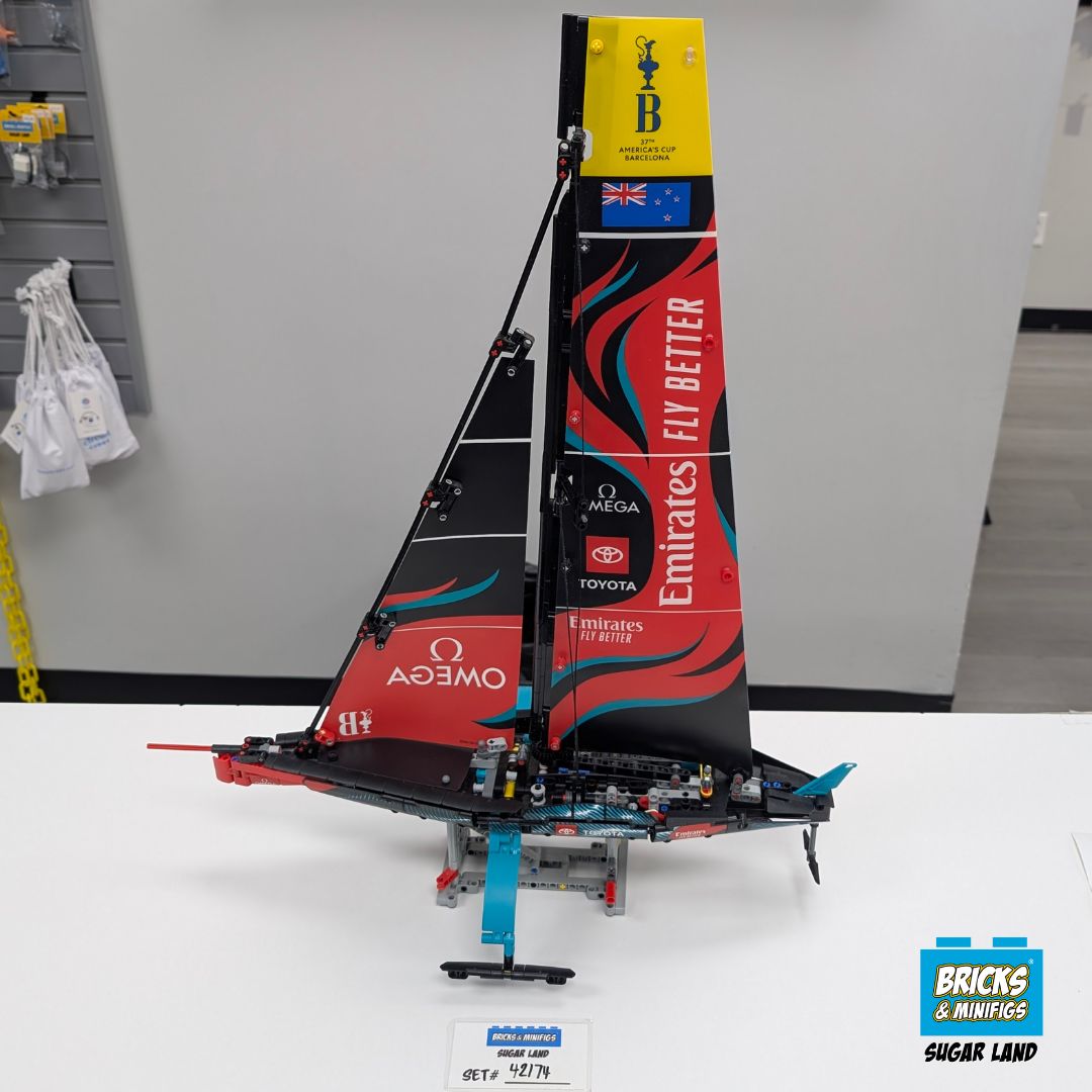 42174 - Emirates Team New Zealand AC75 Yacht (U)