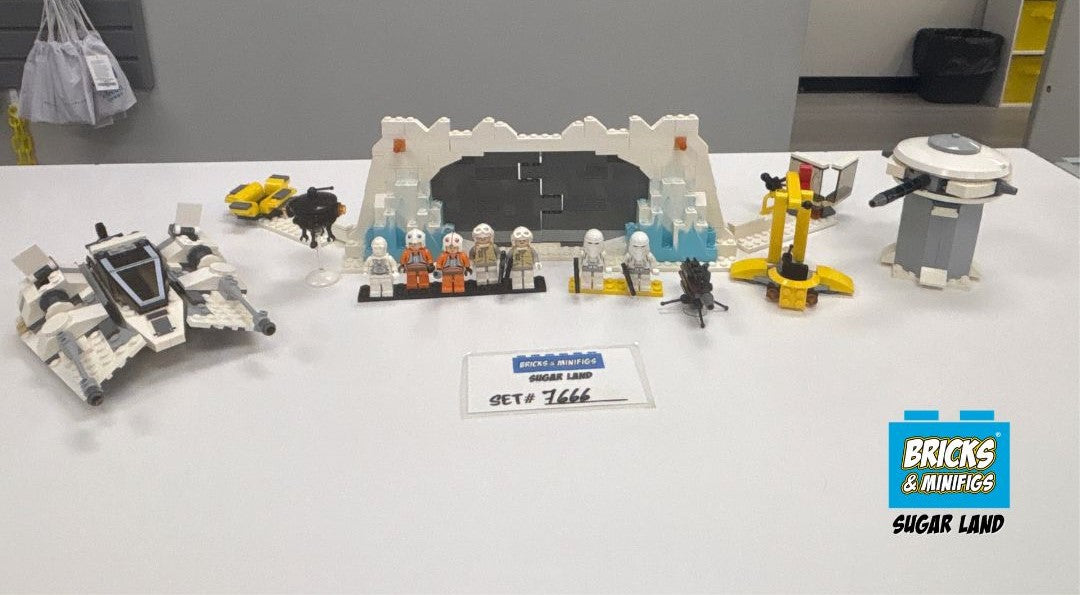 7666 - Hoth Rebel Base - Limited Edition (U)