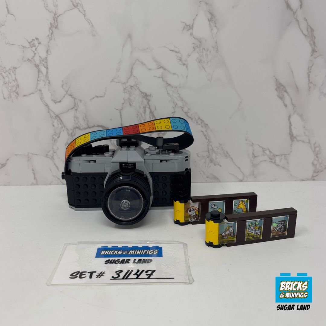 31147 - Retro Camera (U)