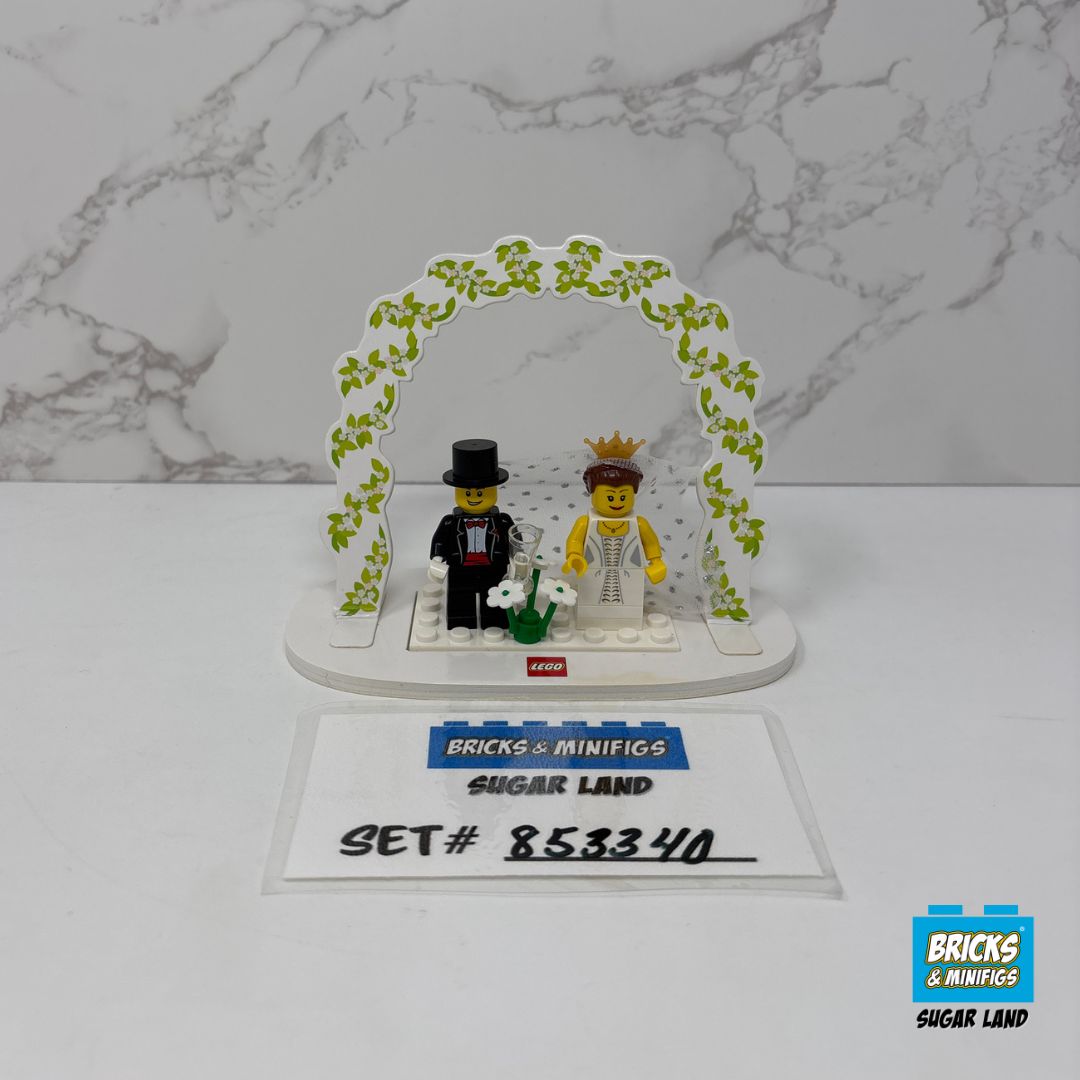 853340 - Bride and Groom (U)