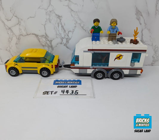 4435 - Car and Caravan (U)