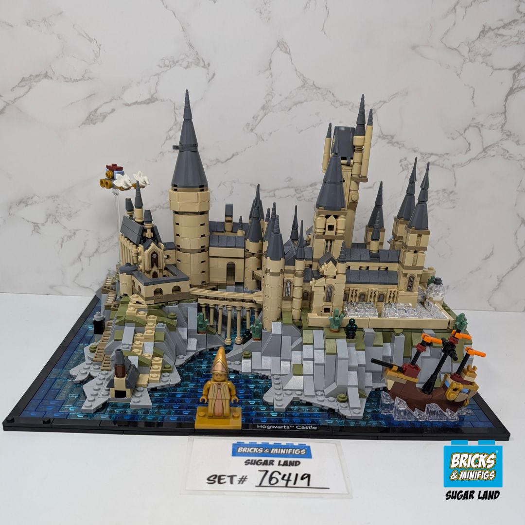 76419 - Hogwarts Castle and Grounds (U)