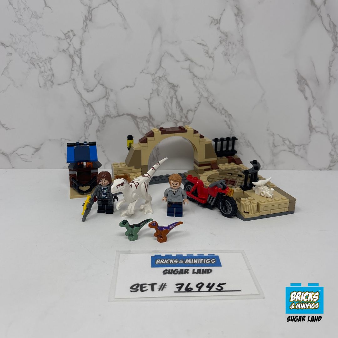 76945 - Atrociraptor Dinosaur: Bike Chase (U)