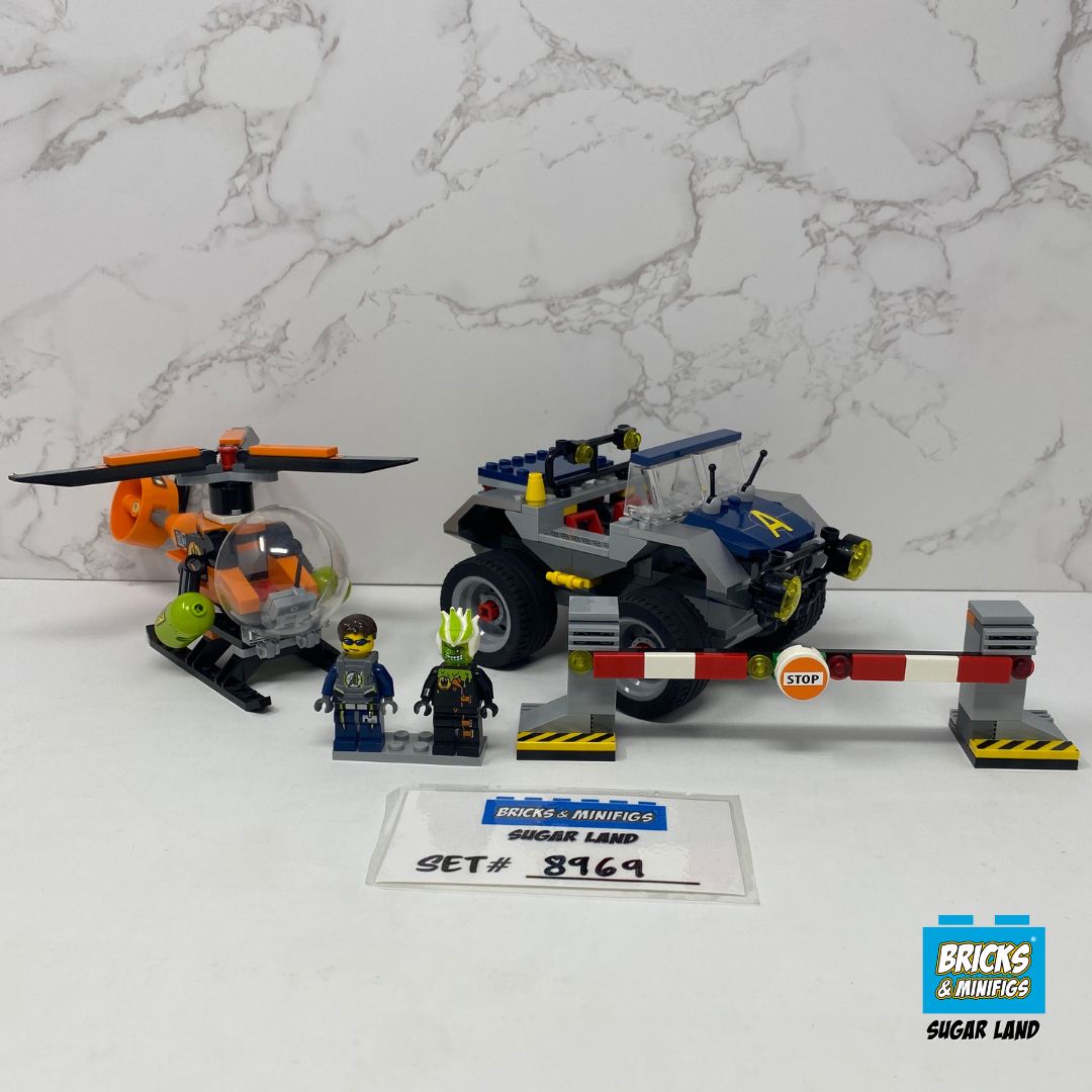 8969 - 4-Wheeling Pursuit (U)