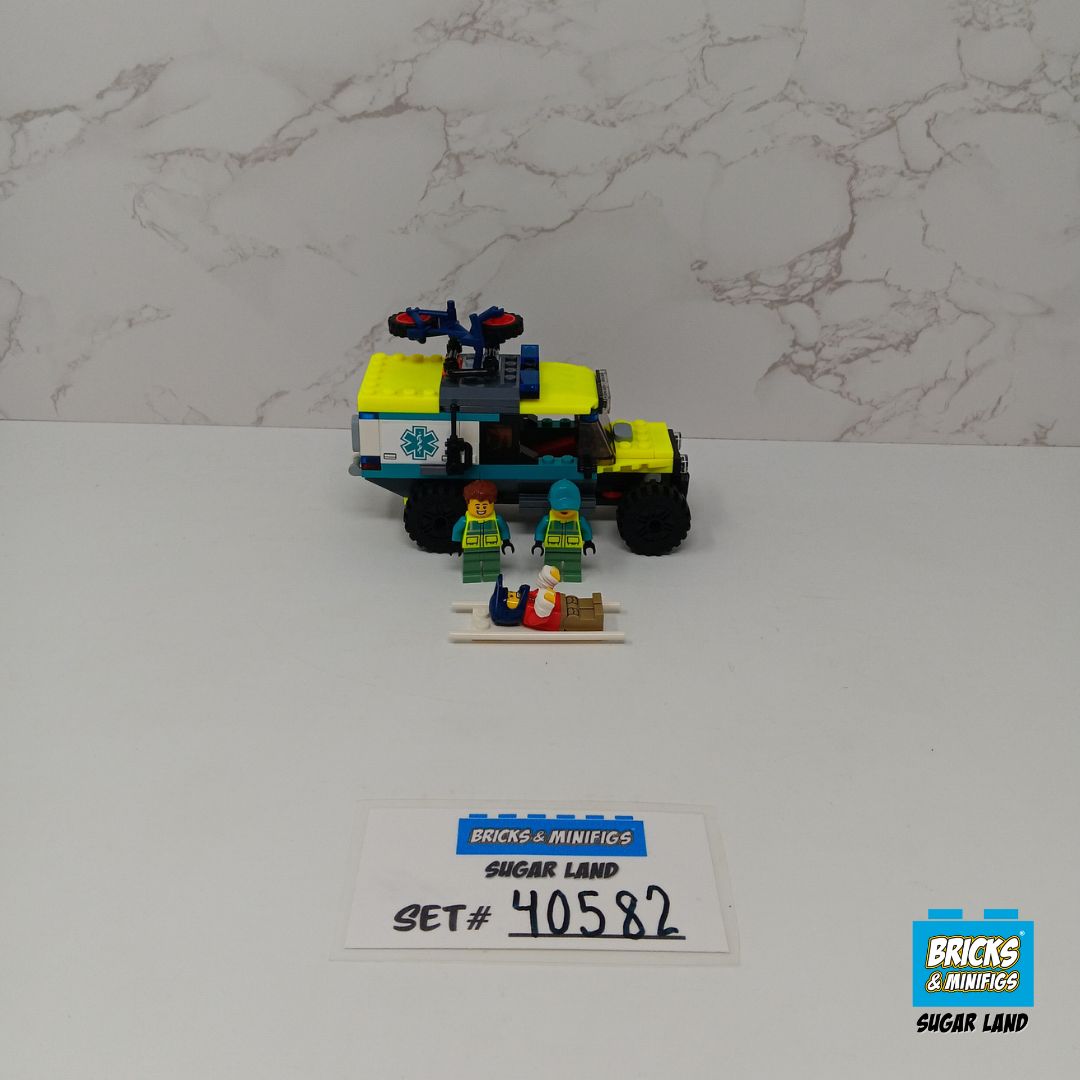 40582 - 4x4 Off-Road Ambulance Rescue (U)