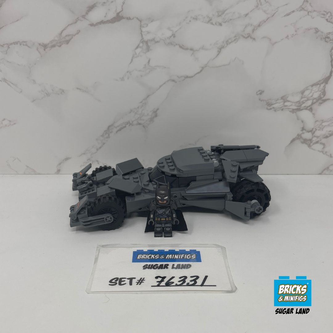 76331 - Batman v Superman Batmobile (U)