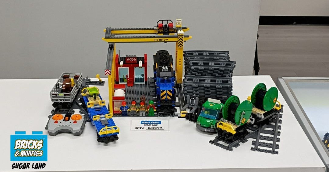 60052 - Cargo Train (U)