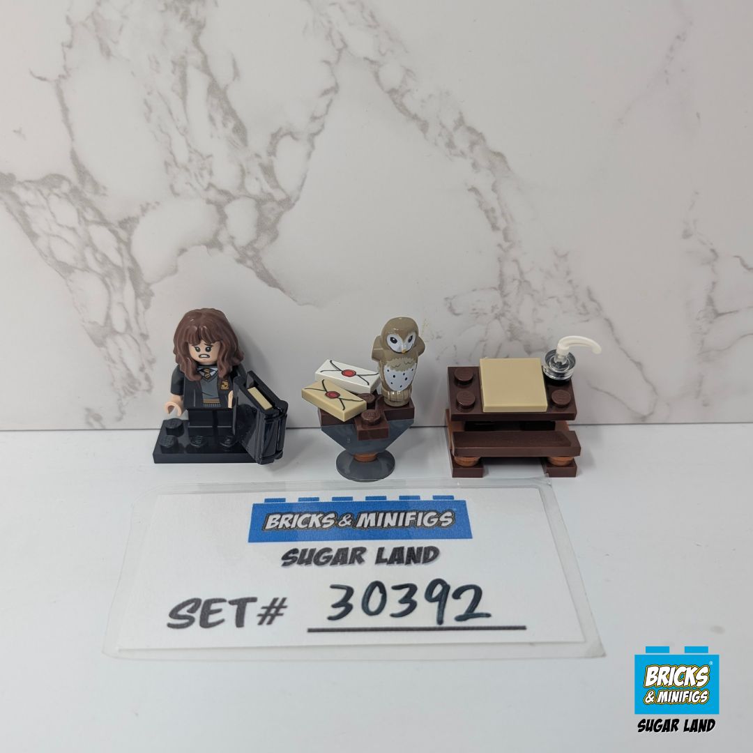 30392 Hermione's Study Desk polybag