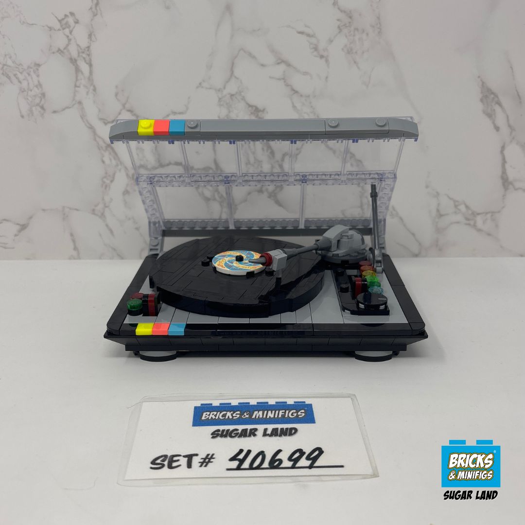 40699 - Retro Record Player (U)