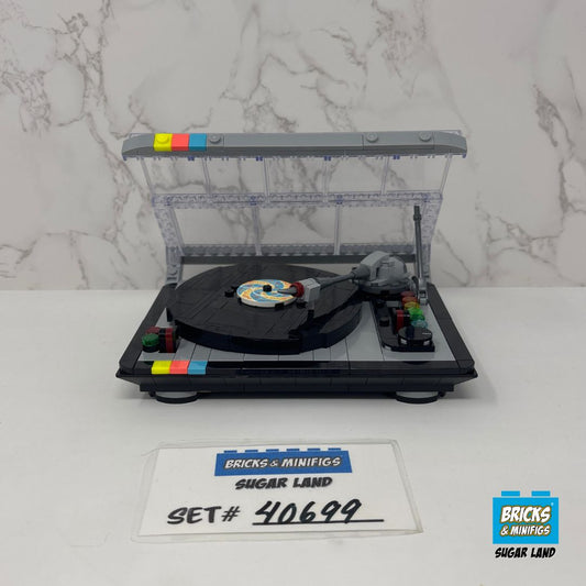 40699 - Retro Record Player (U)