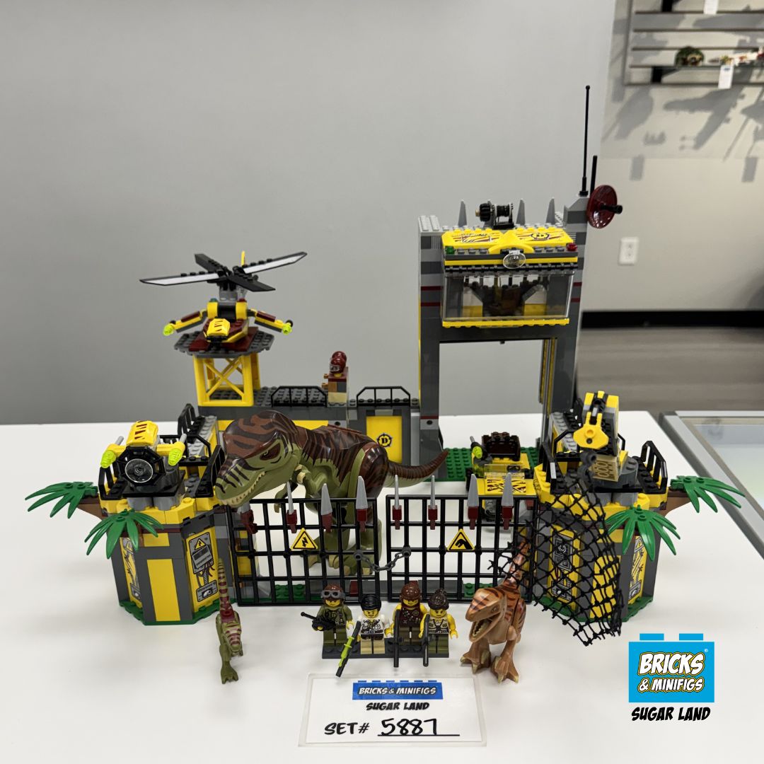 5887 - Dino Defense HQ (U)