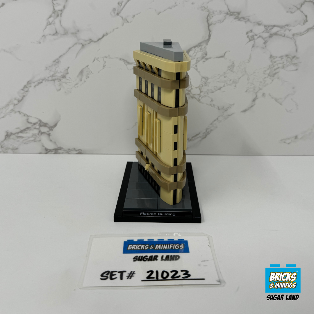 21023 - Flat Iron Building (U)