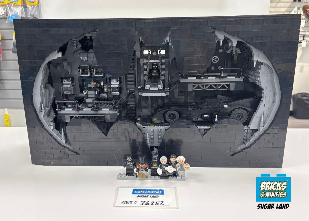 76252 - Batcave - Shadow Box (U)
