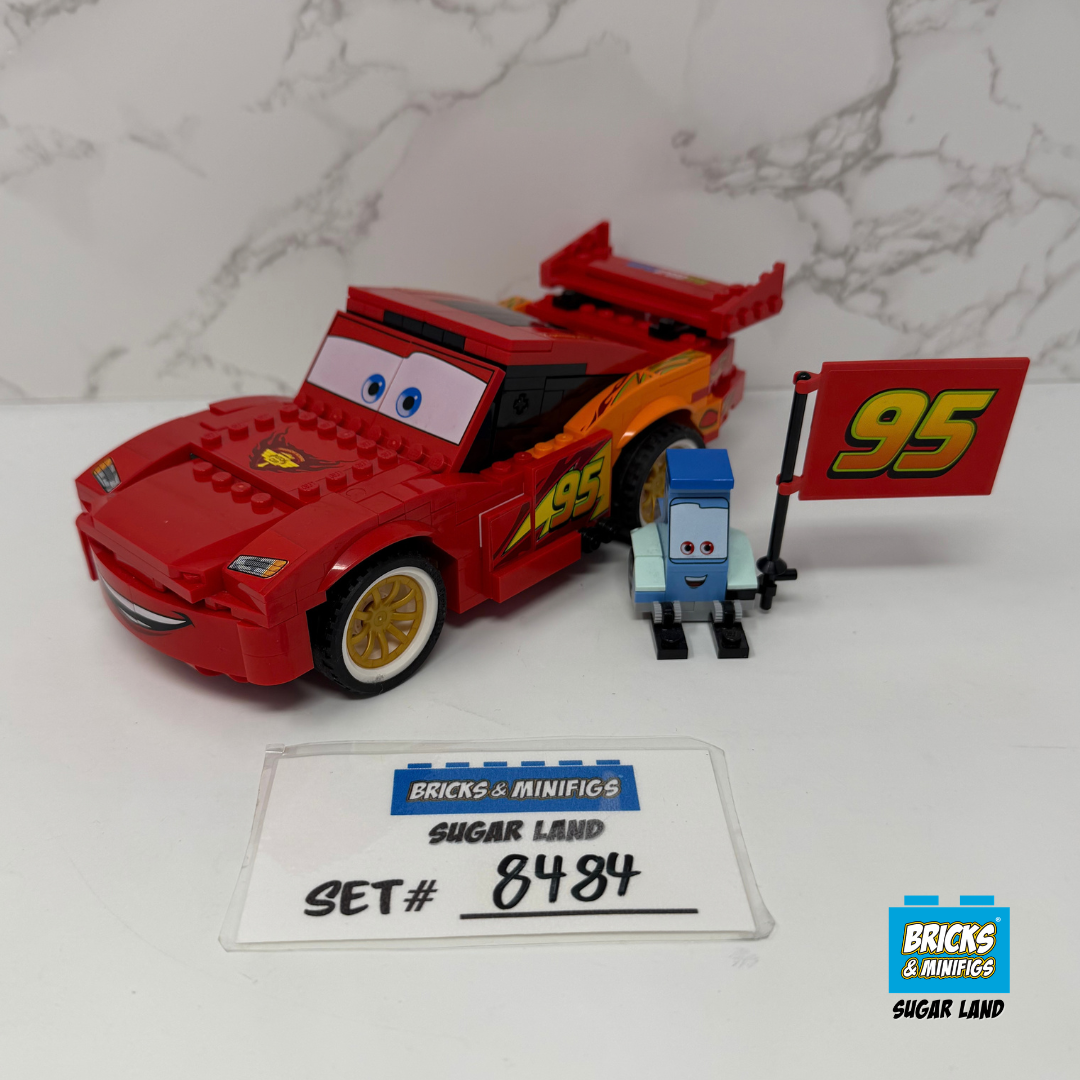 8484 - Ultimate Build Lightning McQueen (U)