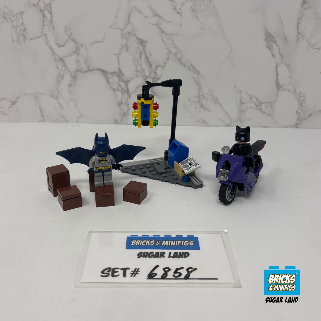 6858 - Catwoman Catcycle City Chase (U)