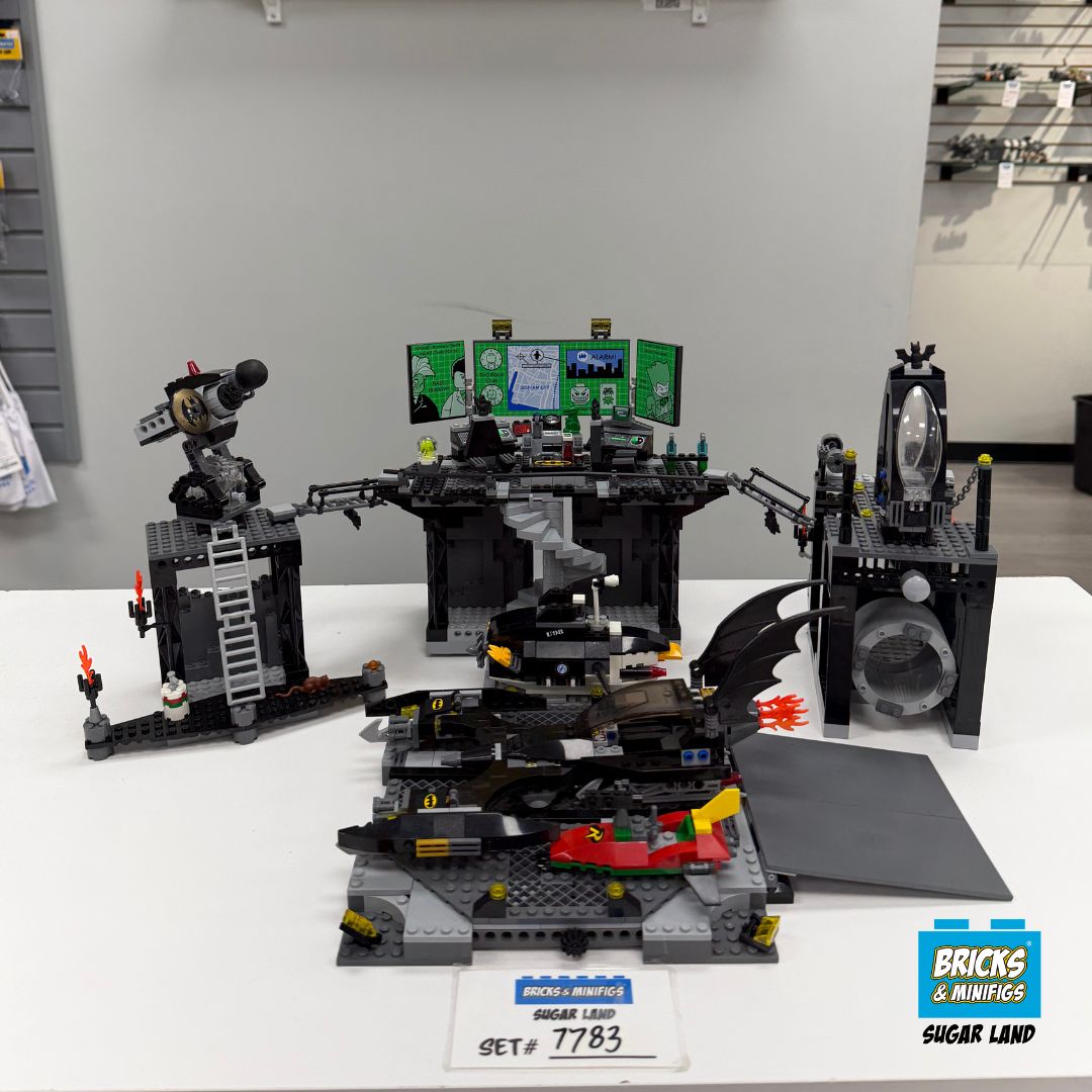 7783 - The Batcave: The Penguin and Mr. Freeze's Invasion (U2)