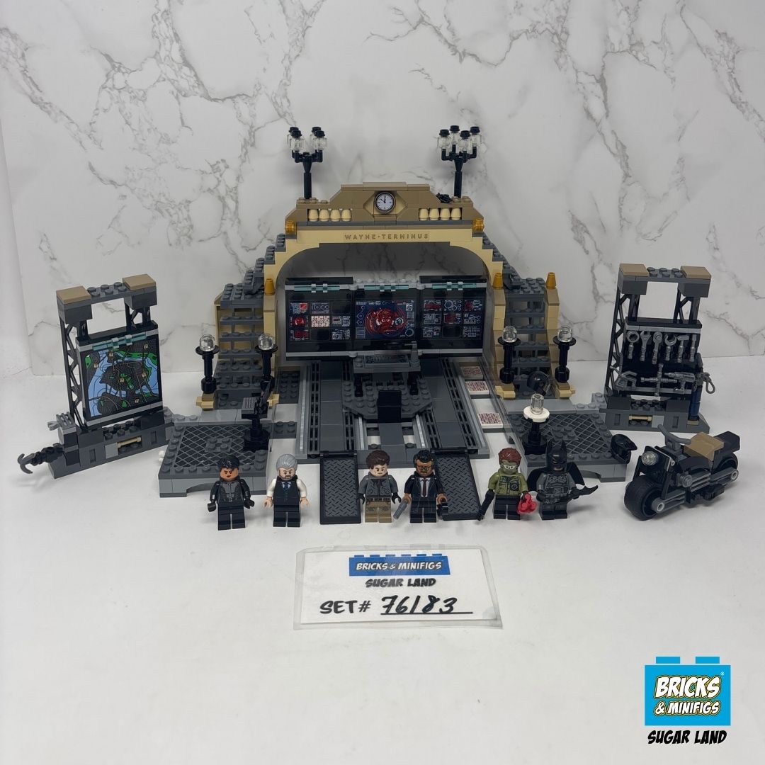 76183 - Batcave: The Riddler Face-off (U)