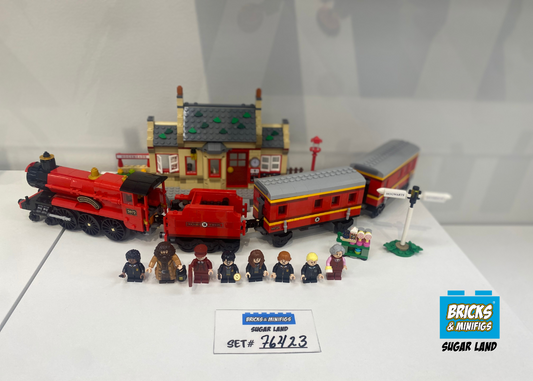 76423 - Hogwarts Express Train Set with Hogsmeade Station (U)